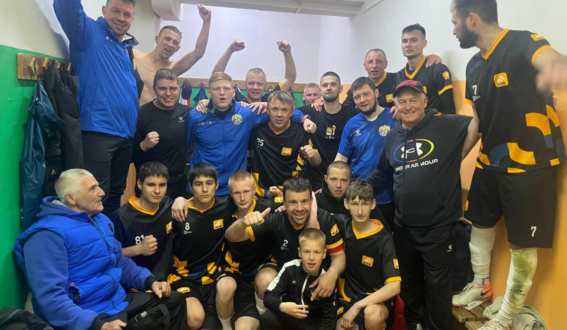 Дома и трава помогает! Артемовские футболисты выиграли у сильного соперника