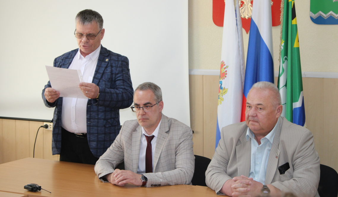 Новому главе Артемовского прозвучало пожелание: &quot;Исправить ошибки прежних и не наделать новых&quot;