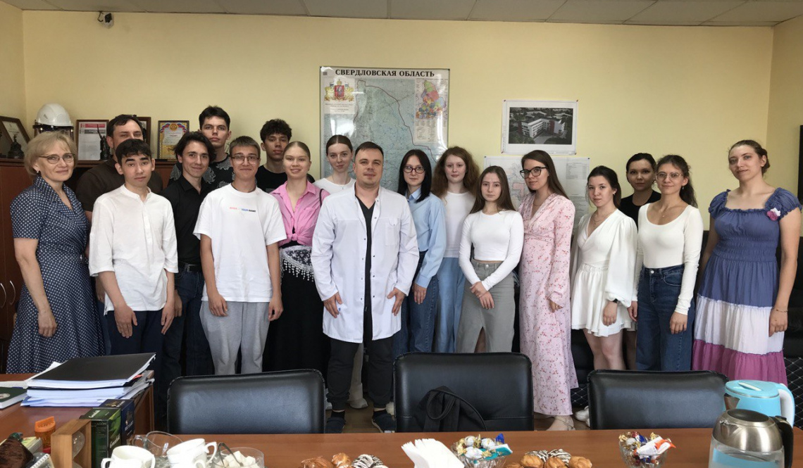 Встречу с будущими врачами Артемовской ЦРБ (надеемся!) провело руководство больницы
