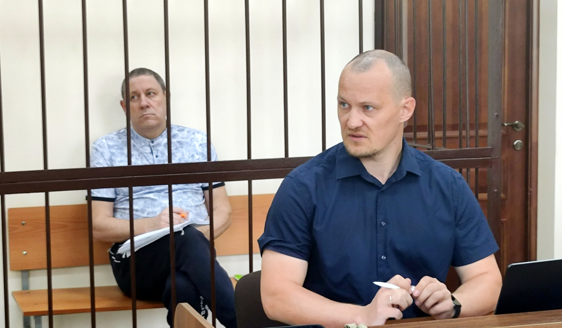 Выступают свидетели. В Артемовском суде рассматривают дело по обвинению главы Трофимова 