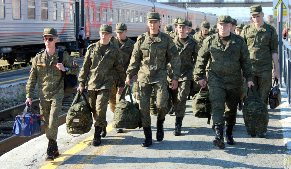 Призыв в армию предлагают сделать круглогодичным - законопроект внесен в Госдуму