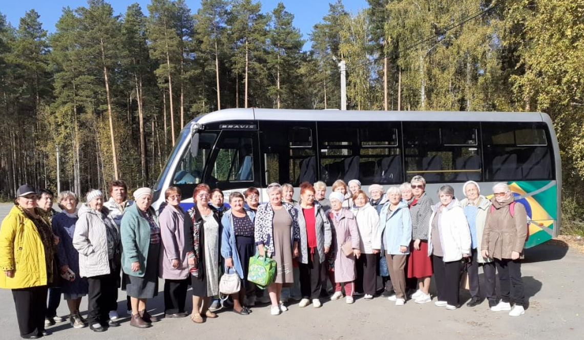 В честь праздника. Артемовские ветераны побывали на экскурсии на Ганиной Яме