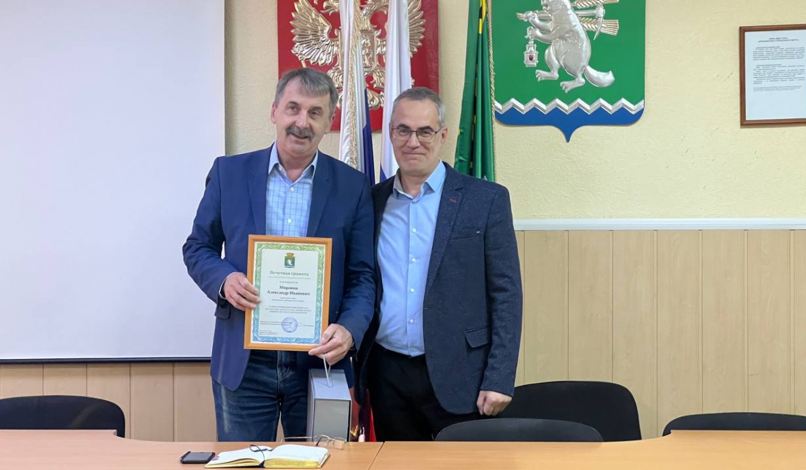 В Артемовском на пенсию проводили Александра Миронова, бессменного зама главы по ЖКХ