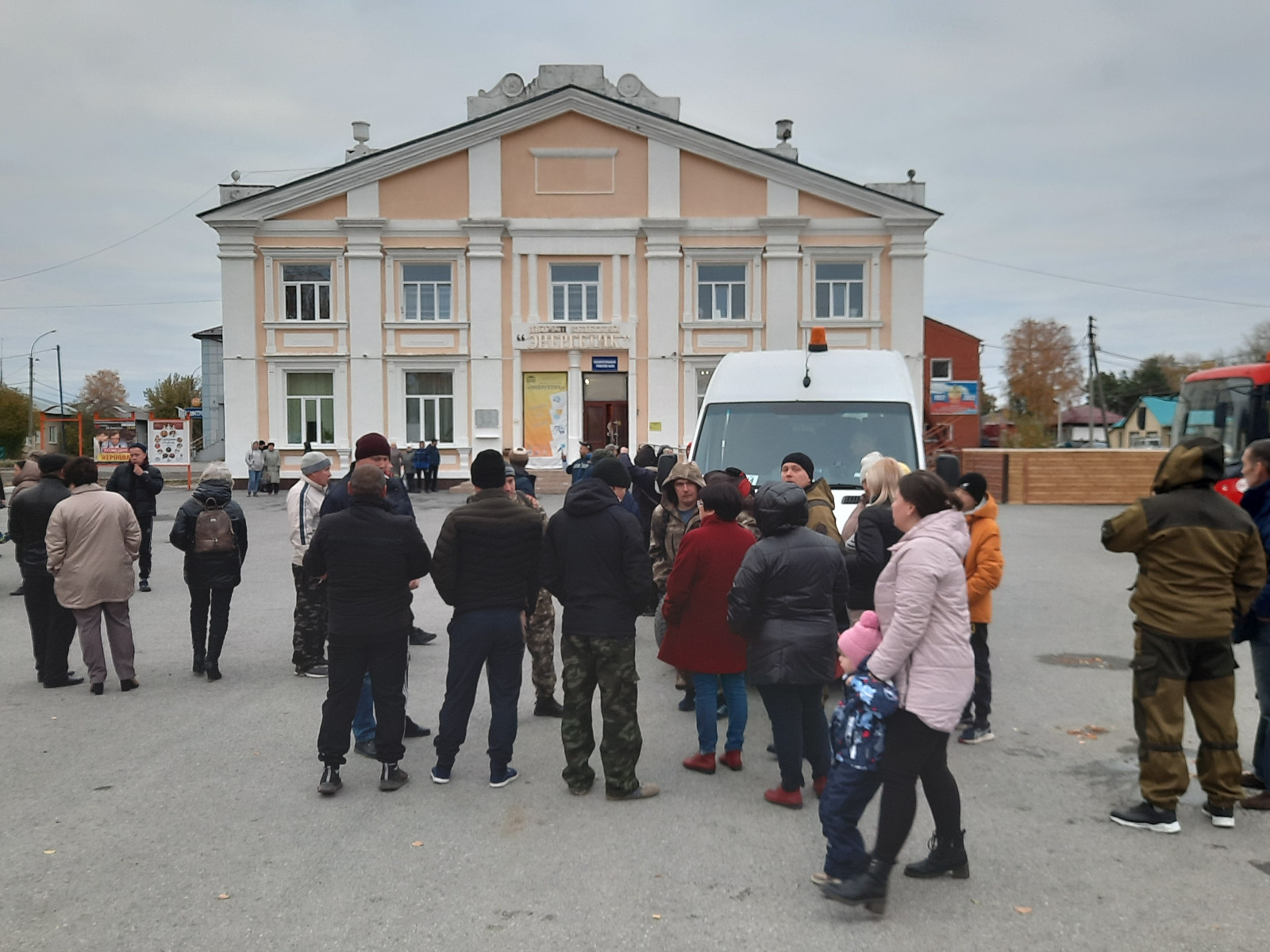 Последние новости в артемовском. Артемовский мобилизация фото. Мобилизация. 29.09.2022 Артемовский. Артемовский мобилизация фото и описание.