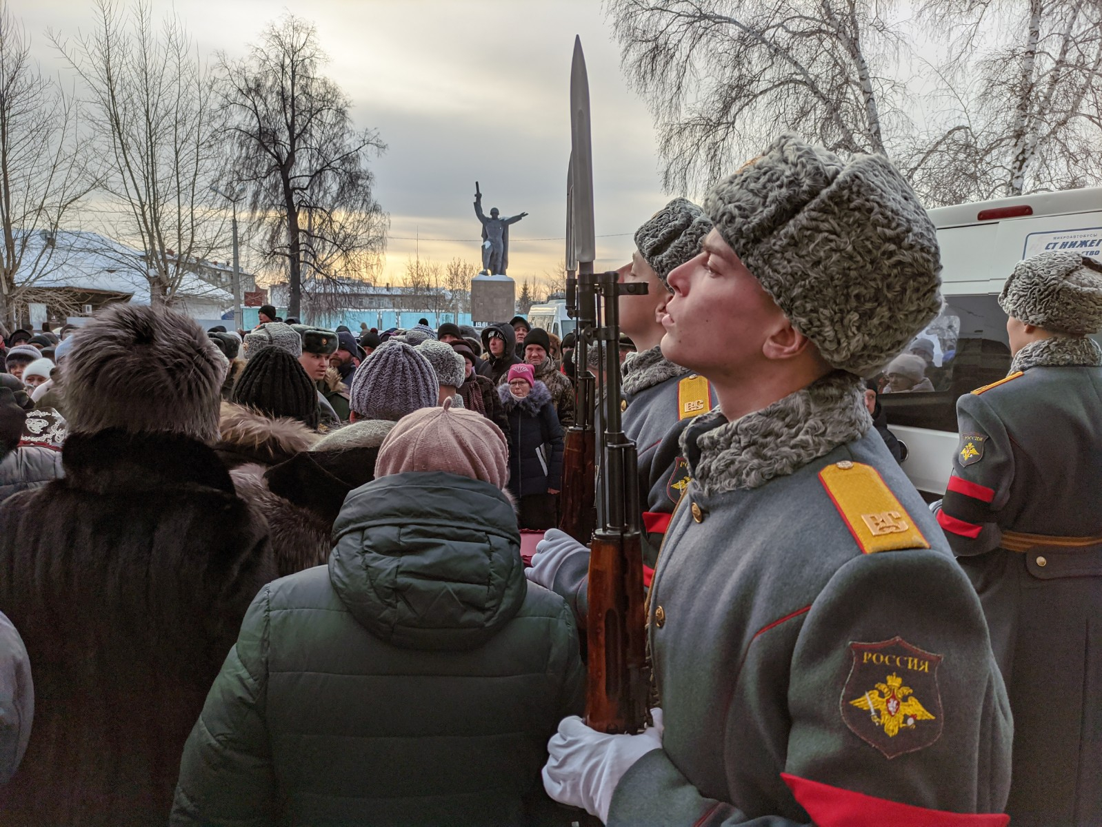 Новости под артемовском. Похороны солдат погибших. П. Эйсола проводили в последний путь солдата. Фото похорон Лосева и Миниахметова.