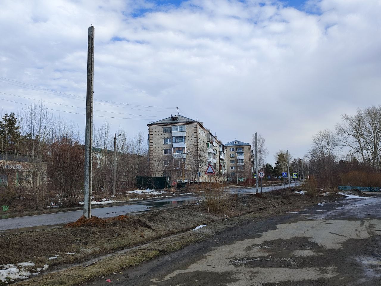 Свободы артемовский. Столбовое уличное освещение. Стадион Авангард Артемовск. Артемовский Гагарина 3. Телевышка в Артемовском Свердловской области.