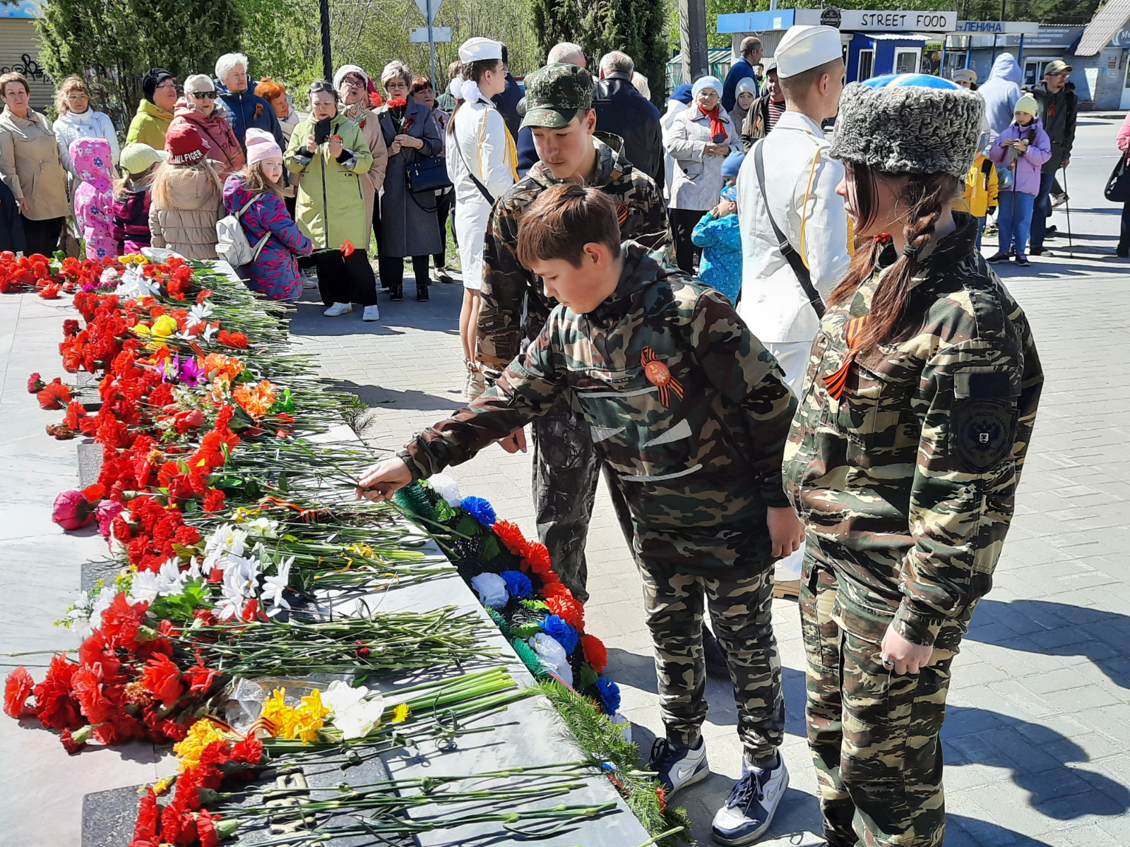 Последние новости в артемовском. Бессмертный полк праздник. Эшелон Победы. День памяти папы.