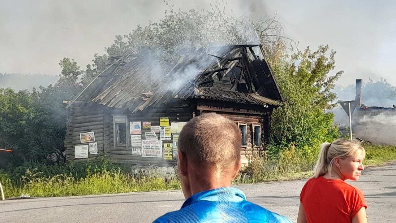 В Мироново услышали хлопок, а потом занялся пожар. Причины выясняются |  11.07.2023 | Артёмовский - БезФормата