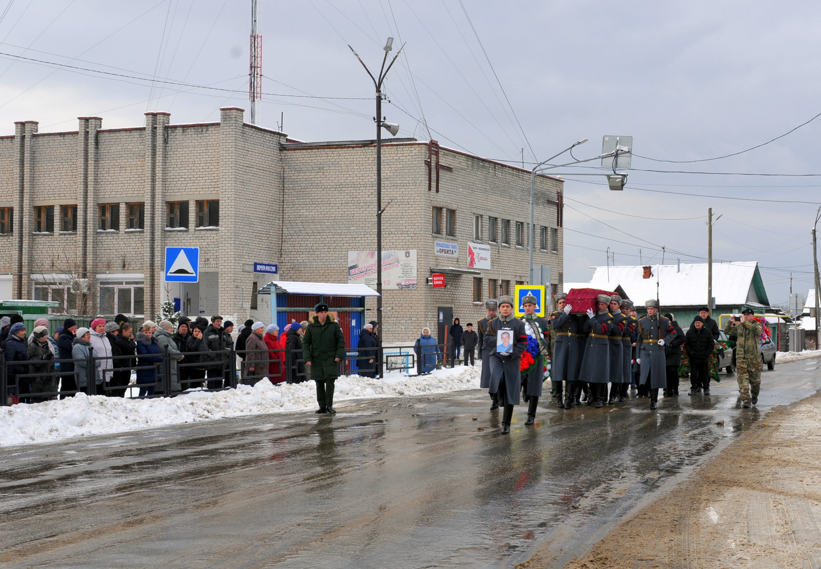 Царство небесное, вечная память». В селе Покровском простились с Евгением  Ларионовым, погибшем на СВО | 04.11.2023 | Артёмовский - БезФормата