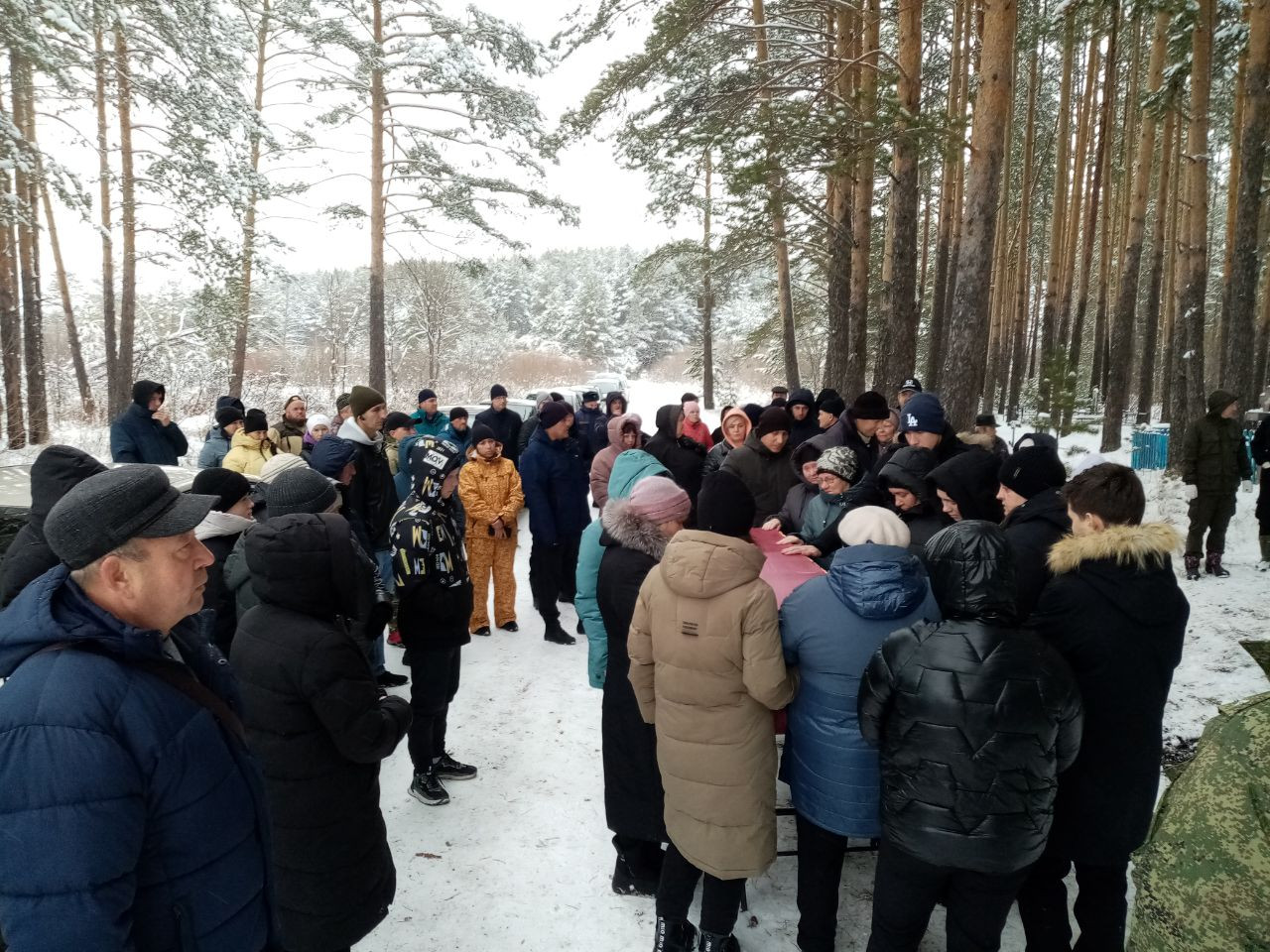 Царство небесное, вечная память». В селе Покровском простились с Евгением  Ларионовым, погибшем на СВО | 04.11.2023 | Артёмовский - БезФормата