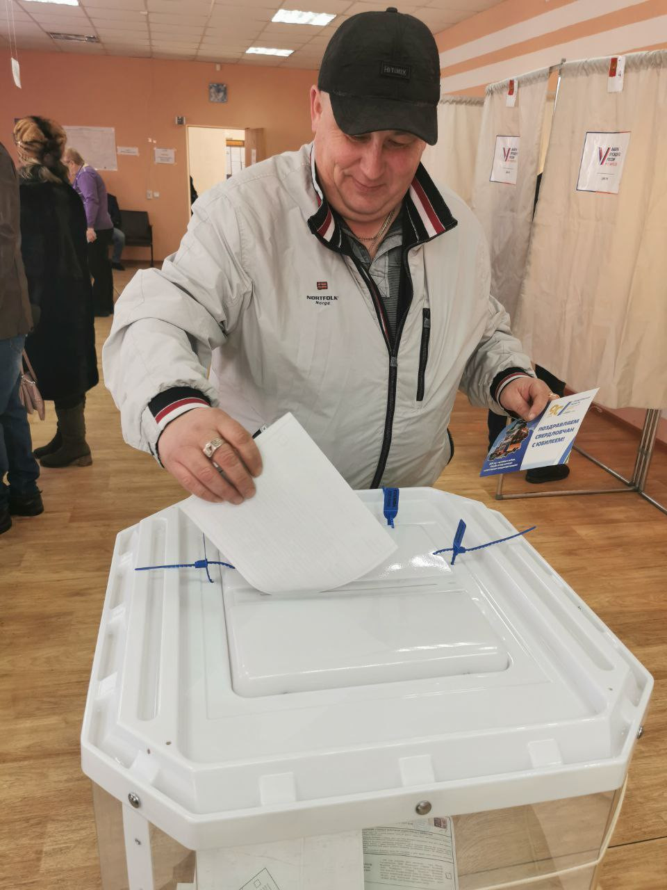 Андрей Москвитин проголосовал и будет участвовать в розыгрыше призов викторины. Фото: Геннадий Смирнов