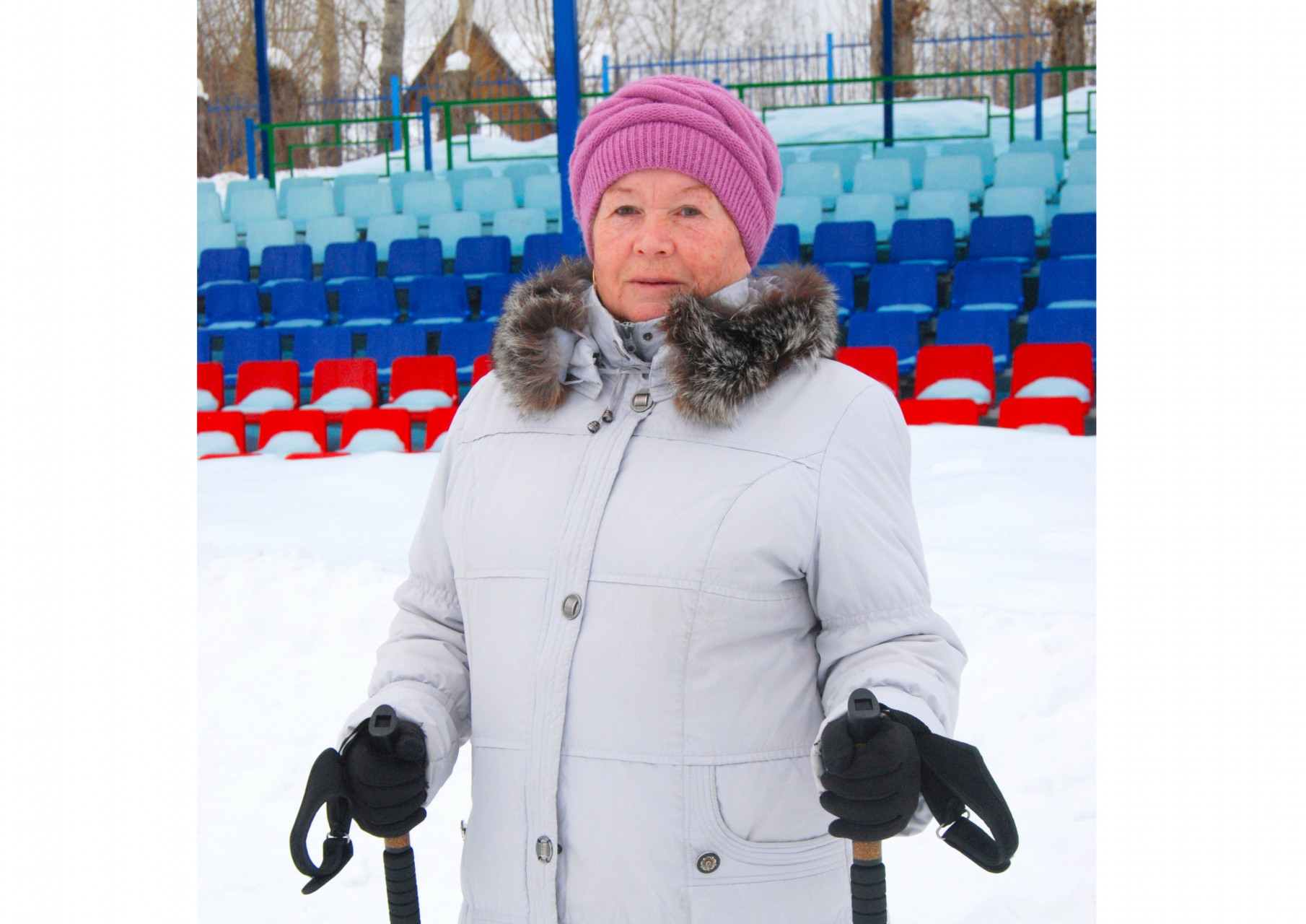 Лидия Ивановна Кудашева, ветеран радиозавода, много лет занимается скандинавской ходьбой. “Пять лет хожу на стадионе каждый день. Что это дает? Бодрость, заряд энергии! Чувствую себя лучше, когда позанимаюсь”.
